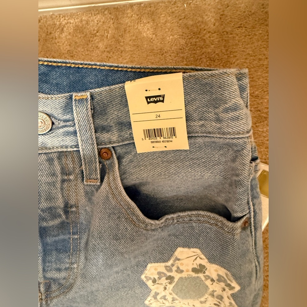 LEVI’S 501 MID THIGH WOMEN'S SHORTS GEO FLORAL APLIQUÉ - Picture 7 of 11